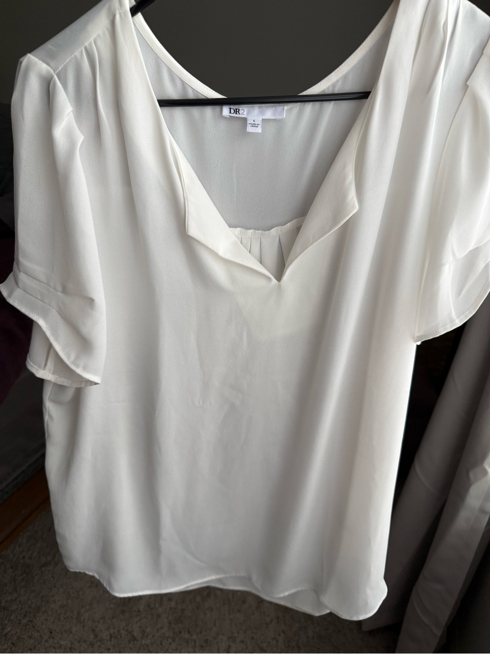 DR2 Cream V-Neck Short Sleeve Blouse